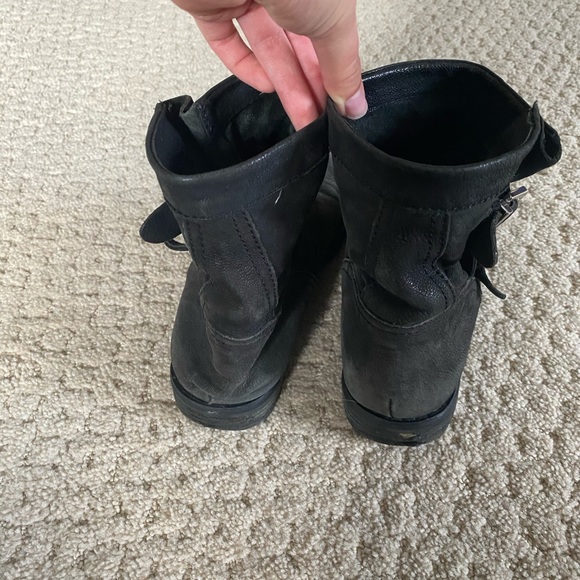 Black suede Vince Camuto booties - Picture 3 of 6